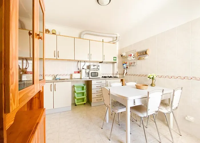 Retreat With Terrace And View In #1887 Daire