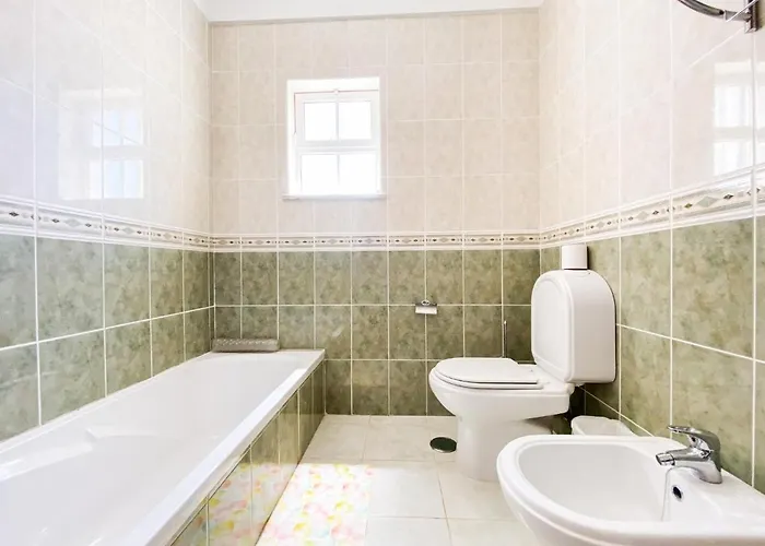 Retreat With Terrace And View In #1887 Espiche